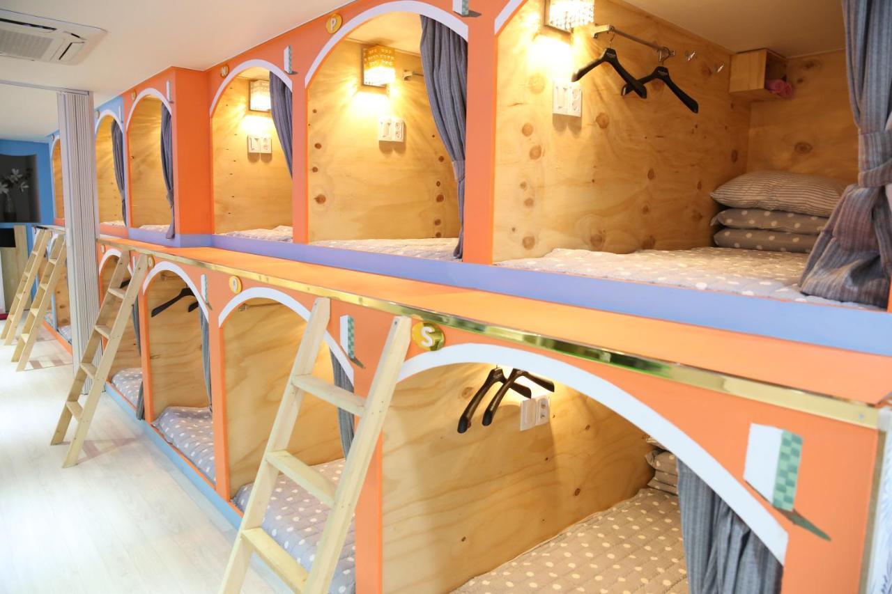 Coco Capsule Guesthouse Pusan Exteriér fotografie
