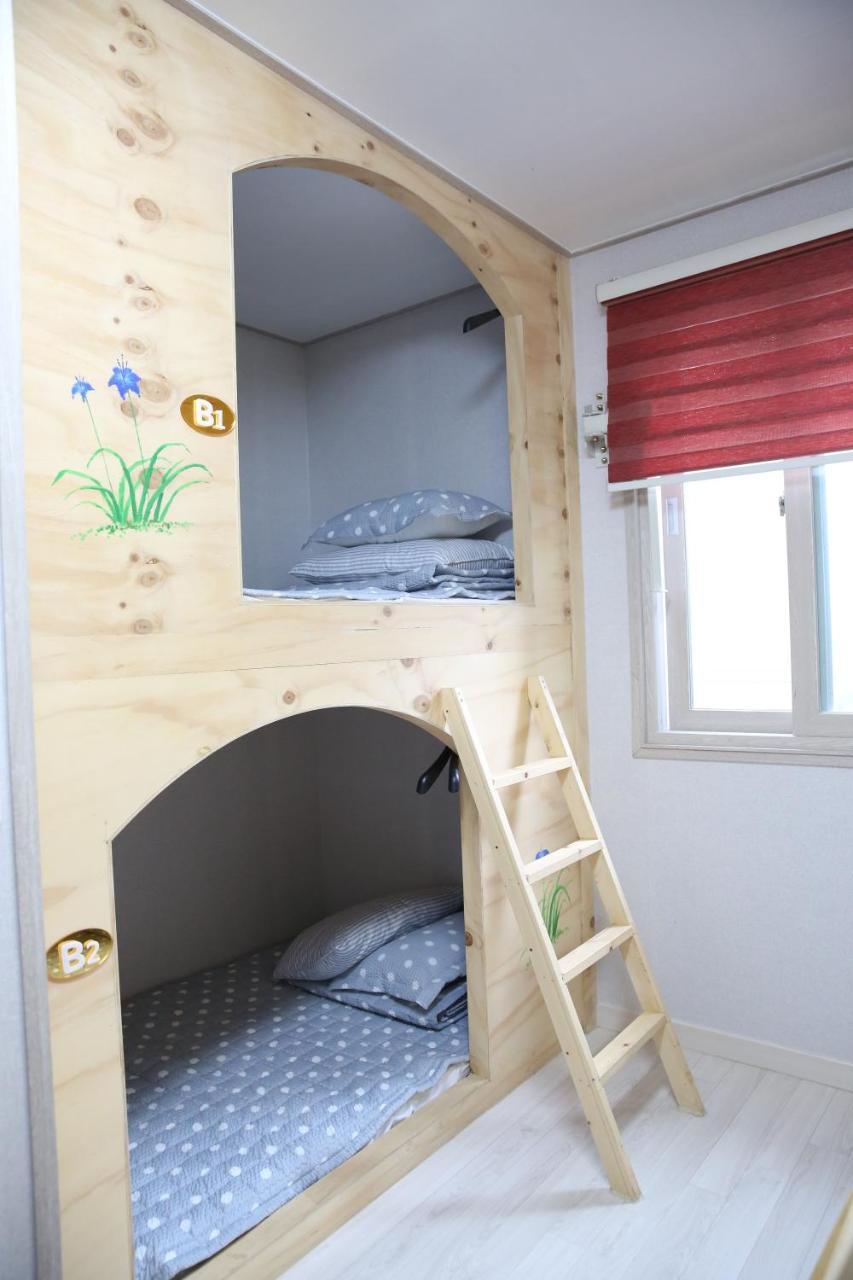 Coco Capsule Guesthouse Pusan Exteriér fotografie
