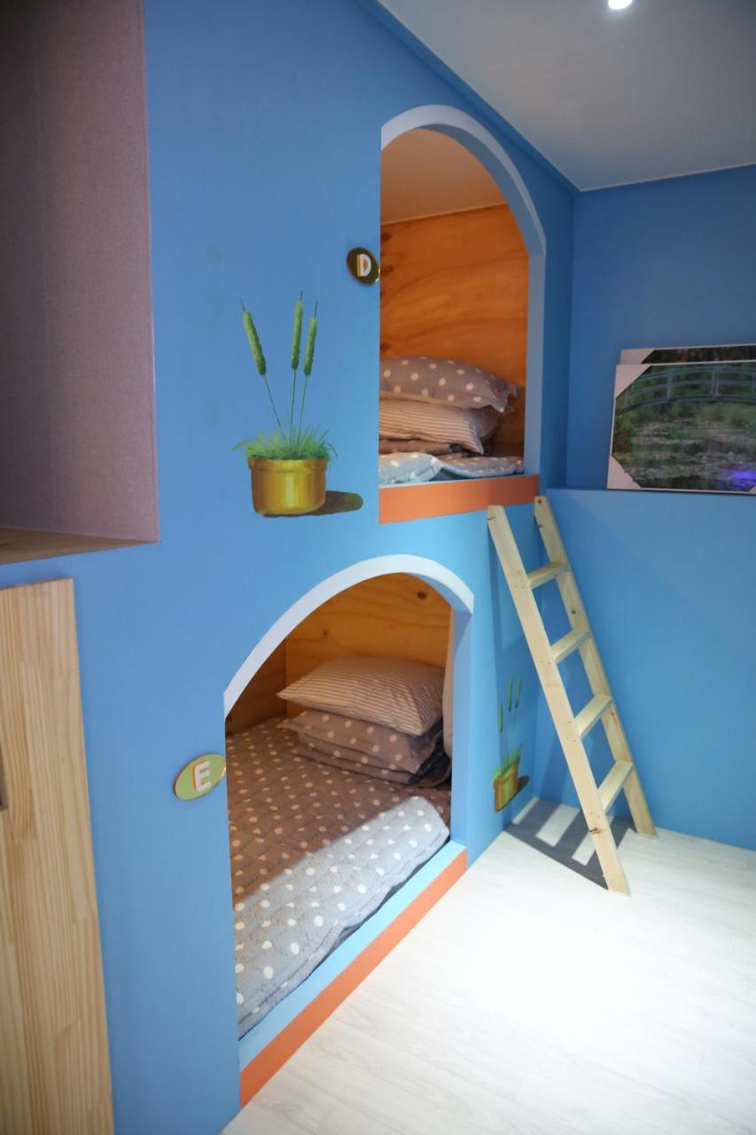 Coco Capsule Guesthouse Pusan Exteriér fotografie
