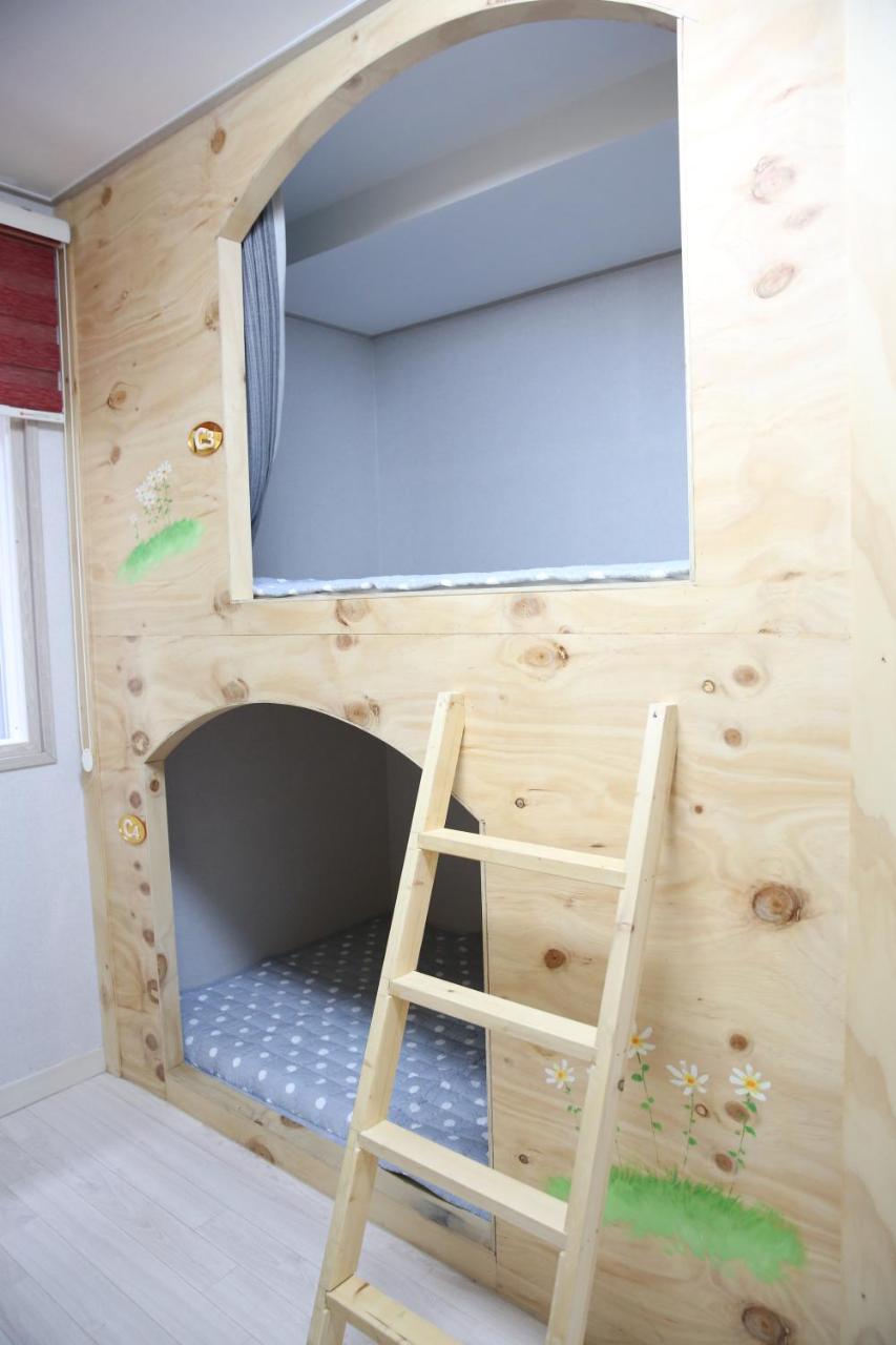 Coco Capsule Guesthouse Pusan Exteriér fotografie